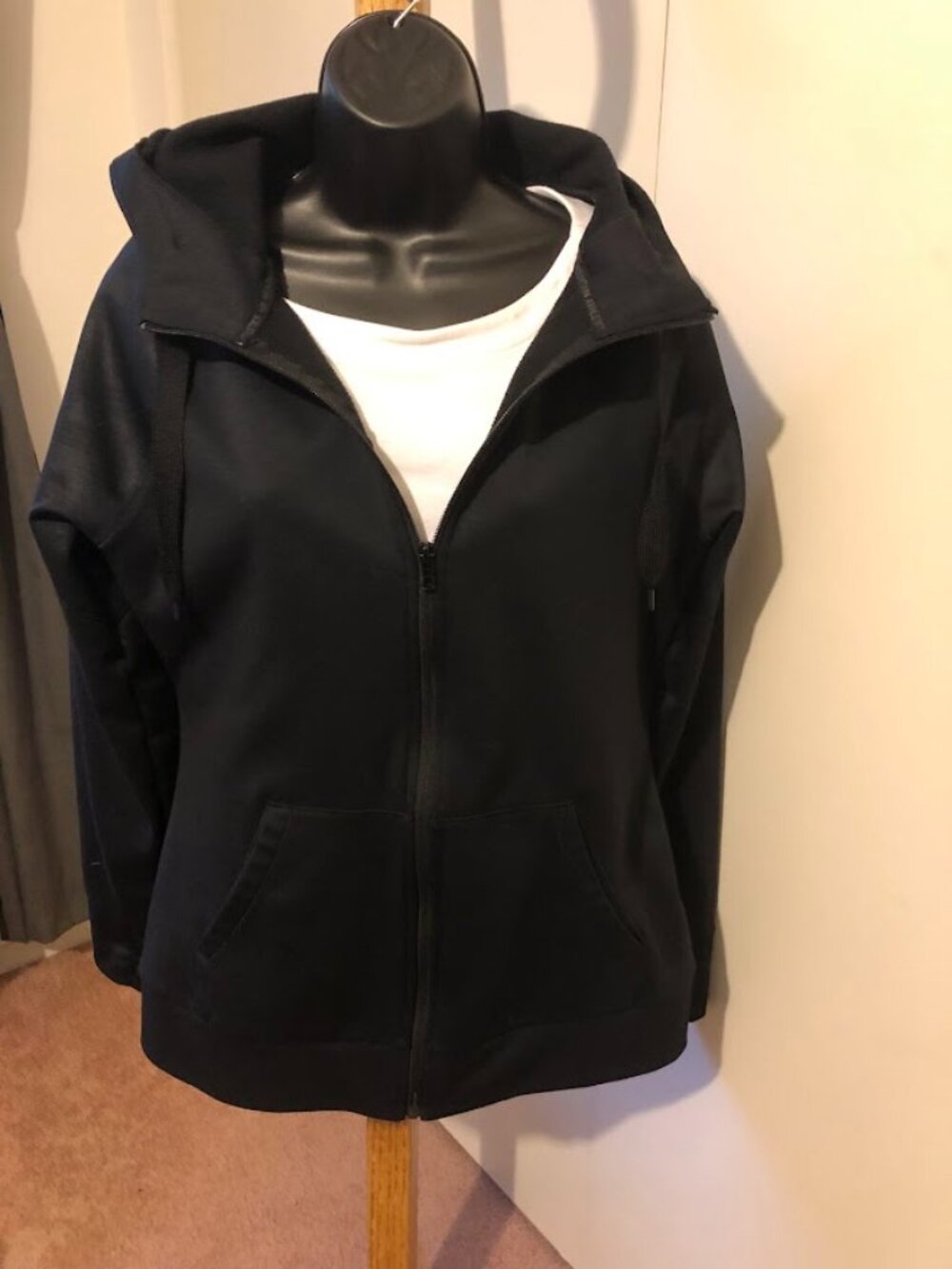 Wmn's Black The North Face zip jacket.